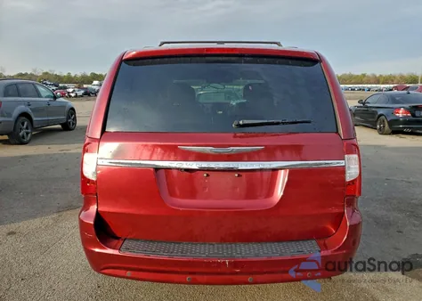 2013 Chrysler Town & Country Touring z USA, uszkodzony, nr VIN 2C4RC1BG8DR517556